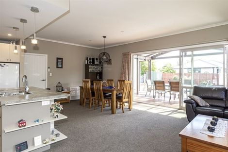 Photo of property in 135 Main Road, Pleasant Point, 7903