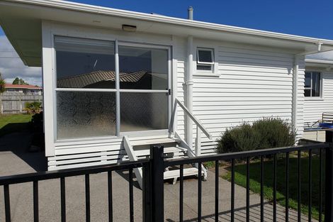 Photo of property in 15 Turakina Street, Merrilands, New Plymouth, 4312