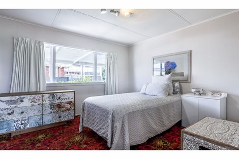 Photo of property in 11 Archlynn Road, Kelston, Auckland, 0602