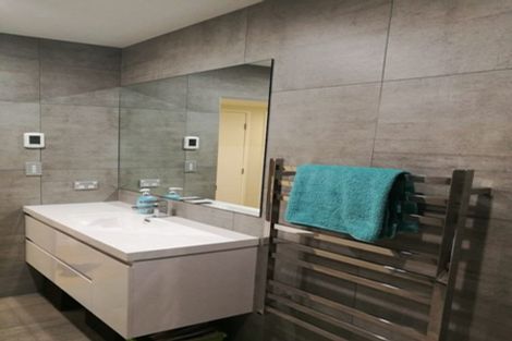 Photo of property in 2/598 Beach Road, Rothesay Bay, Auckland, 0630