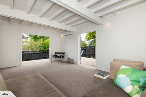 Photo of property in 2/5 Eversleigh Road, Belmont, Auckland, 0622