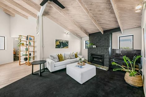 Photo of property in 2/47 Shakespeare Road, Milford, Auckland, 0620