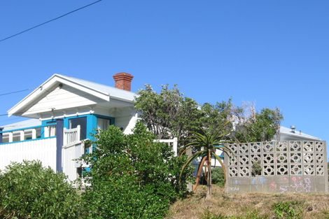 Photo of property in 62 Melbourne Road, Island Bay, Wellington, 6023