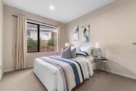 Photo of property in 83 Lake Panorama Drive, Henderson Valley, Auckland, 0612