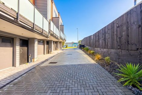 Photo of property in 19e Cedar Heights Avenue, Massey, Auckland, 0614