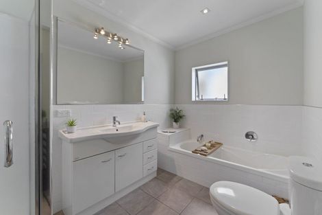 Photo of property in 4/1 Marine Parade, Paraparaumu Beach, Paraparaumu, 5032