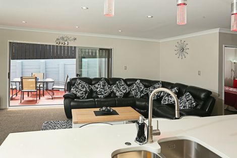 Photo of property in 16a Cedar Heights Avenue, Massey, Auckland, 0614