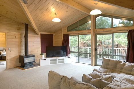 Photo of property in 8a Riverstone Drive, Riverstone Terraces, Upper Hutt, 5018