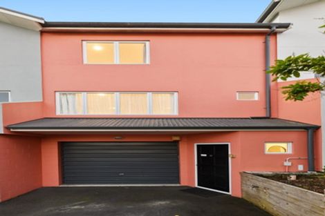 Photo of property in 23 Winery Way, Henderson, Auckland, 0612