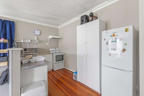 Photo of property in 32 Pendarves Street, New Plymouth, 4310