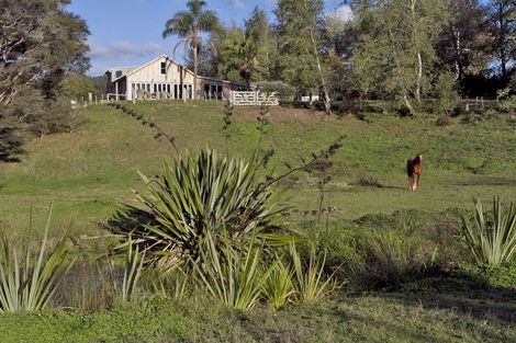 Photo of property in 540 Kawakawa-orere Road, Orere Point, Papakura, 2585