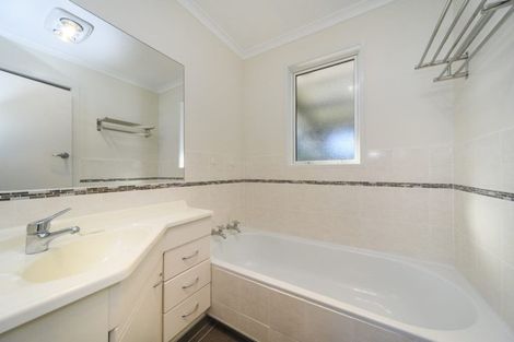 Photo of property in 21 Mokau Place, Terrace End, Palmerston North, 4410