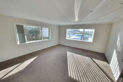 Photo of property in 7 Cooladerry Place, Rosehill, Papakura, 2113
