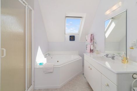 Photo of property in 14 Robinson Avenue, Holdens Bay, Rotorua, 3010