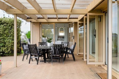 Photo of property in 122 Rototuna Road, Rototuna, Hamilton, 3210