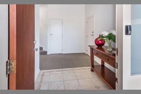 Photo of property in 24 Tyrian Close, Half Moon Bay, Auckland, 2012