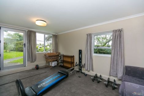 Photo of property in 5a Oawai Place, Marfell, New Plymouth, 4310