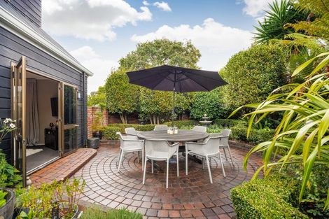 Photo of property in 8 Caccia Birch Lane, Hokowhitu, Palmerston North, 4410