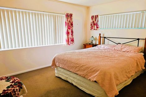 Photo of property in 11 Bermuda Place, One Tree Point, 0118