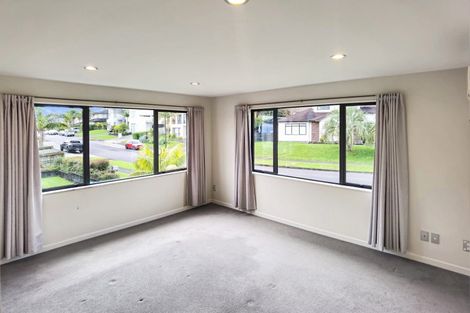 Photo of property in 19 Wye Oak Drive, Schnapper Rock, Auckland, 0632