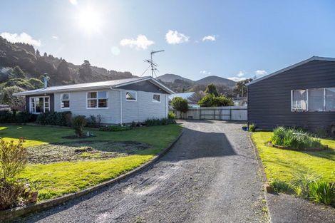 Photo of property in 9 Skipage Grove, Featherston, 5710