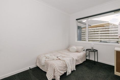 Photo of property in 22a La Lena Grove, Fitzherbert, Palmerston North, 4410