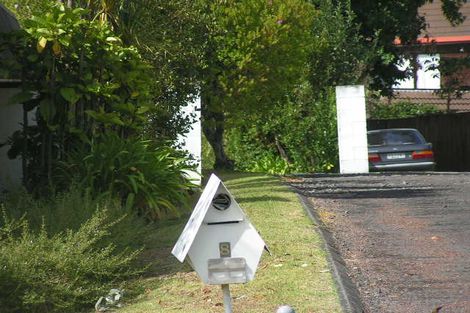 Photo of property in 8 Trevone Place, Forrest Hill, Auckland, 0620