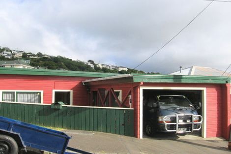 Photo of property in 30 Tanera Crescent, Brooklyn, Wellington, 6021