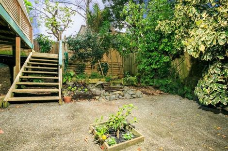 Photo of property in 2/21 Greenvalley Rise, Glenfield, Auckland, 0629