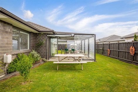 Photo of property in 4 Aporo Drive, Kumeu, 0810