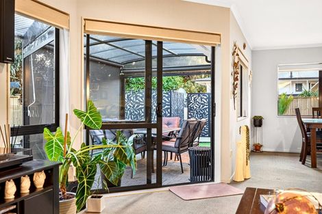 Photo of property in 72a Farquhar Road, Glendene, Auckland, 0602
