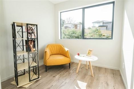 Photo of property in 11 Younger Lane, Massey, Auckland, 0614