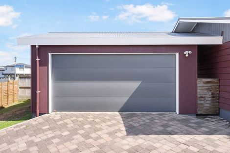 Photo of property in 52b Tirimoana Road, Te Atatu South, Auckland, 0602