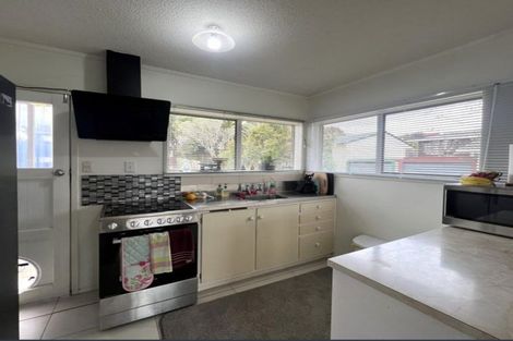 Photo of property in 1/3 Forsythe Place, Massey, Auckland, 0614