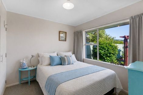 Photo of property in 5a Andrew Street, Waikanae, 5036