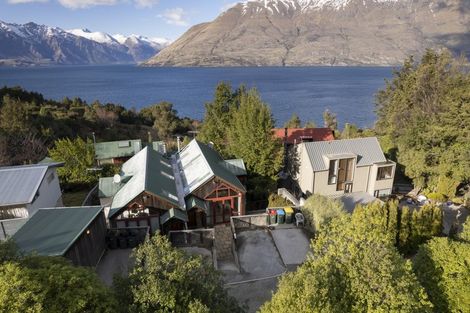 Photo of property in 22a Evergreen Place, Sunshine Bay, Queenstown, 9300