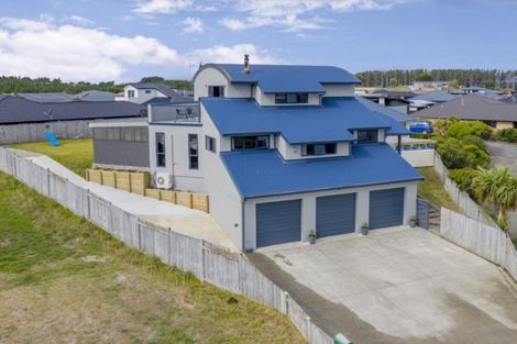 Photo of property in 12 Teppett Place, Foxton Beach, Foxton, 4815
