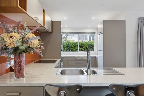 Photo of property in 35 Hine Street, New Plymouth, 4310