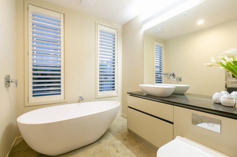 Photo of property in 14 Autere Street, Strandon, New Plymouth, 4312