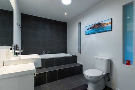 Photo of property in 102a Milton Terrace, Picton, 7220