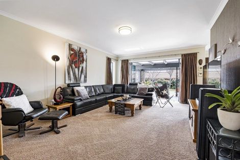Photo of property in 7b Royal Heights, Glen Avon, New Plymouth, 4312