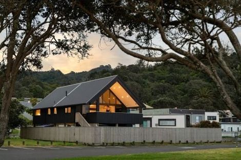 Photo of property in 10b Beach Road, Waihi Beach, 3611