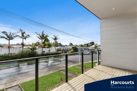 Photo of property in 5/18 Ranui Station Road, Ranui, Auckland, 0612