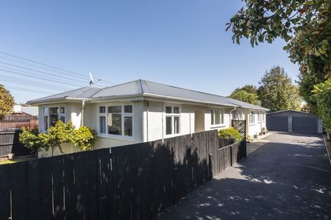 Photo of property in 100 Middlepark Road, Sockburn, Christchurch, 8042