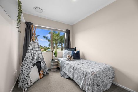 Photo of property in 11 Hinton Place, Pyes Pa, Tauranga, 3112