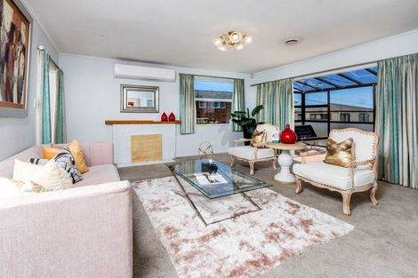 Photo of property in 70 Chivalry Road, Glenfield, Auckland, 0629