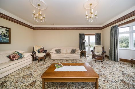 Photo of property in 32 Johnstone Drive, Fitzherbert, Palmerston North, 4410