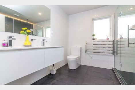 Photo of property in 10 Devon Street, Te Atatu South, Auckland, 0610