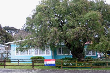 Photo of property in 63 Mako Mako Road, Levin, 5510