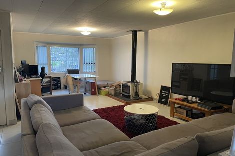 Photo of property in 1/1 Barbados Drive, Unsworth Heights, Auckland, 0632